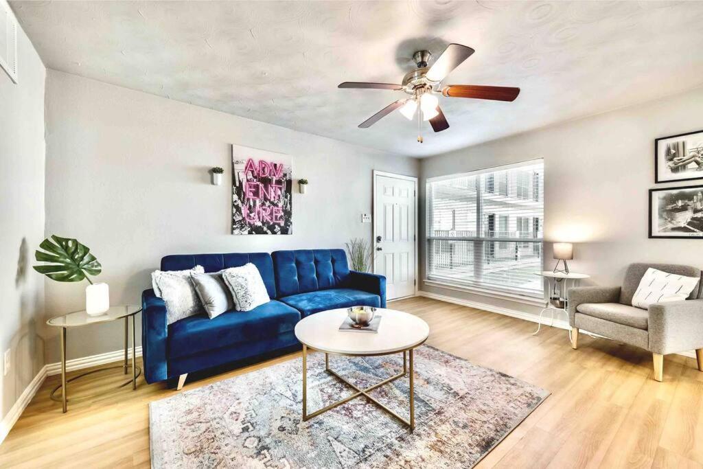 City Outside & Tranquility Inside Dallas Exterior foto